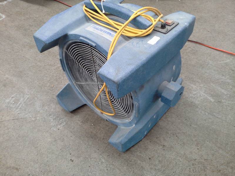 lot 31 image: Tradewind Electric Fan