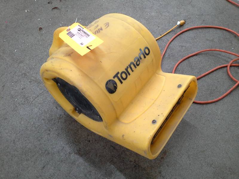 lot 64 image: Electric Floor Drier