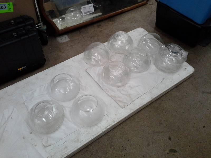 lot 70 image: 10 Glass Bowls