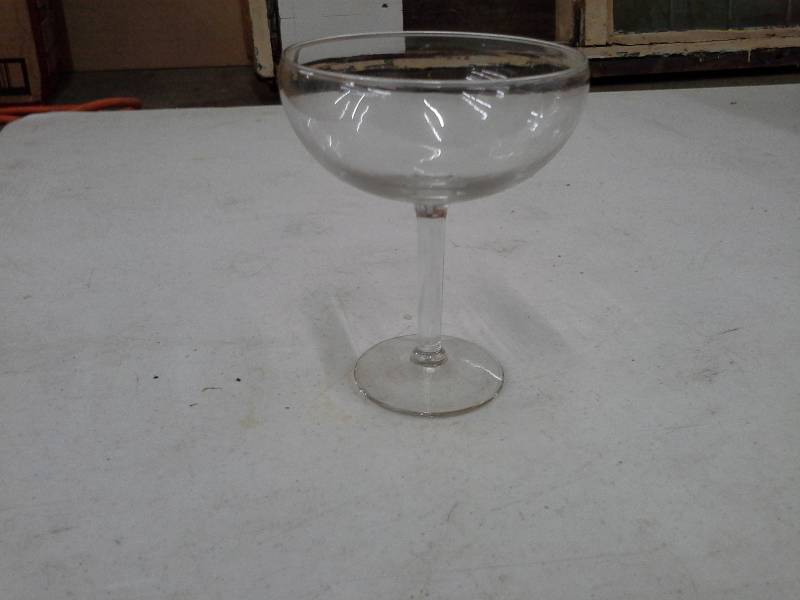 lot 79 image: 12 - 6 Glassware