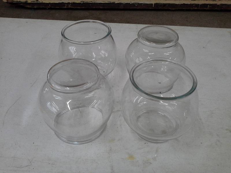 lot 81 image: 4 - 7 Glass Fish Bowls