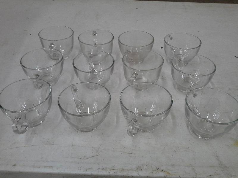 lot 82 image: 30 - 2.5 Tea Cups