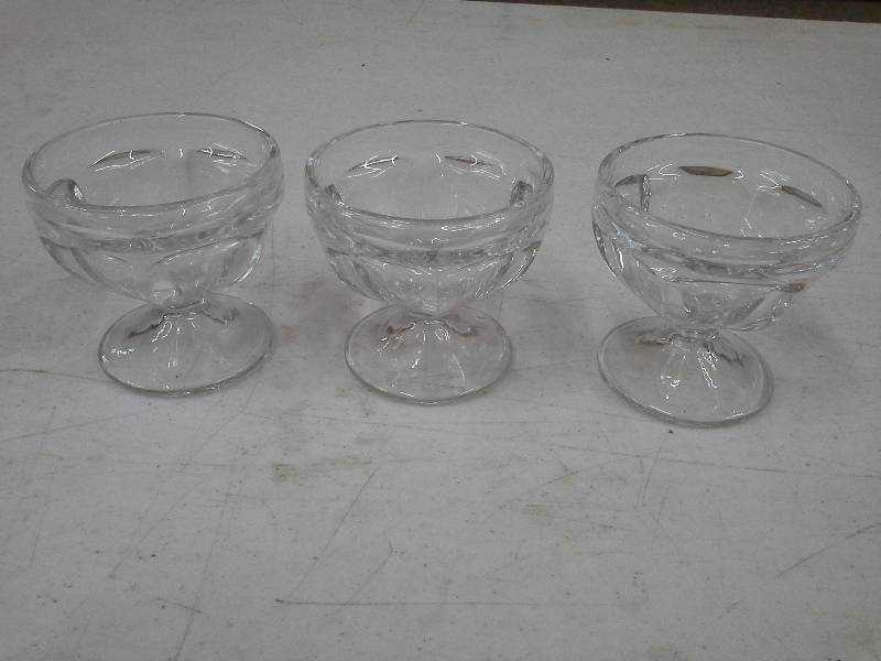 lot 94 image: 72 - 3 Ice Cream Bowls