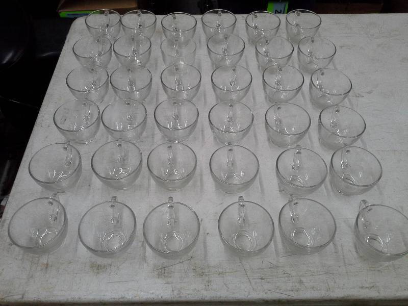 lot 100 image: 61 - 3 Glass Punch Cups