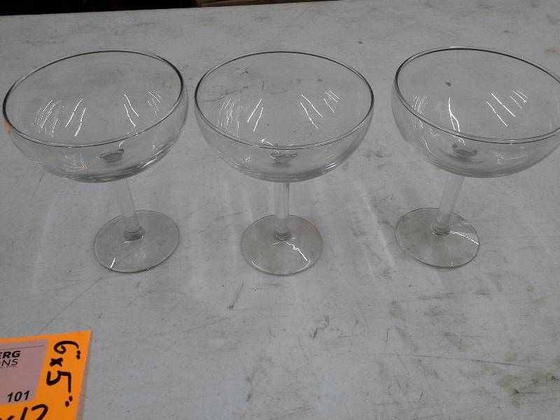lot 101 image: 12 - 7 Margaretta Glasses