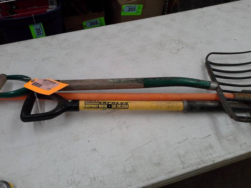 lot 135 image: Garden Tools Lot