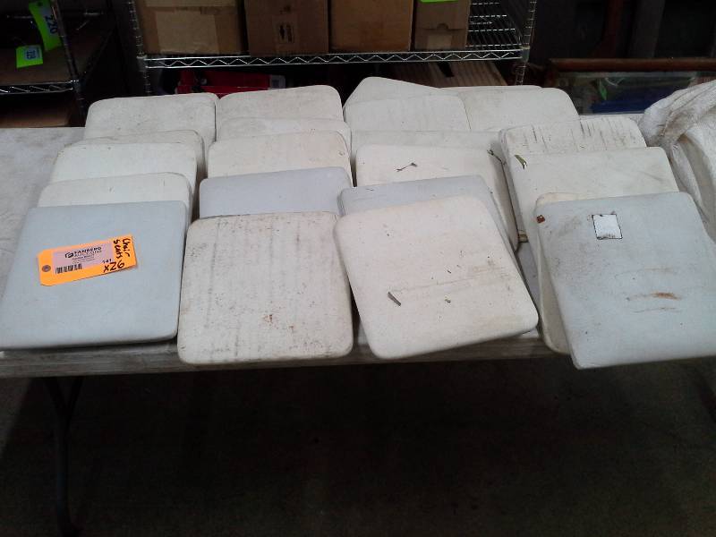 lot 141 image: 26 - Wooden Chair Seats