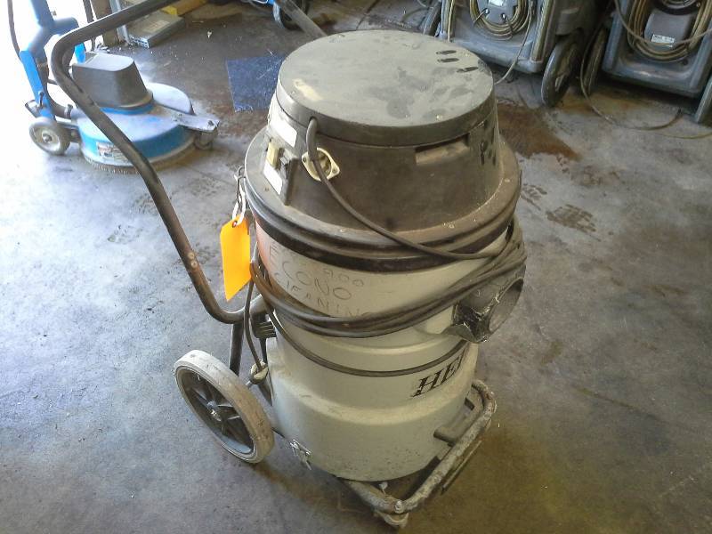 lot 18 image: RoVac 2608 Hepa Vacuum