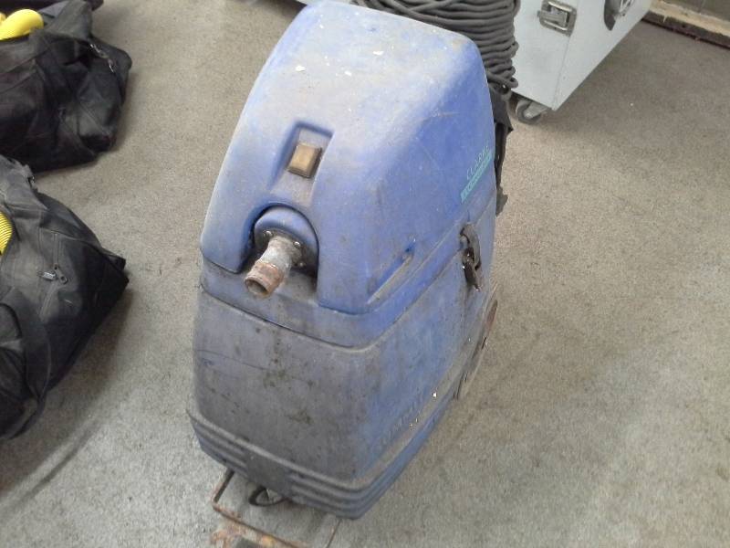 lot 158 image: Clarke Technology Summit 12 WetDry Vacuum