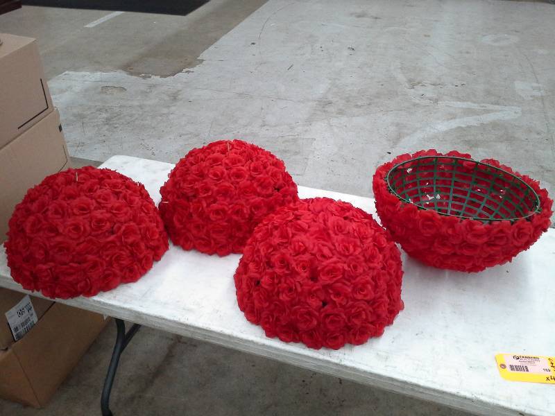 lot 169 image: 4 - Rose Caps