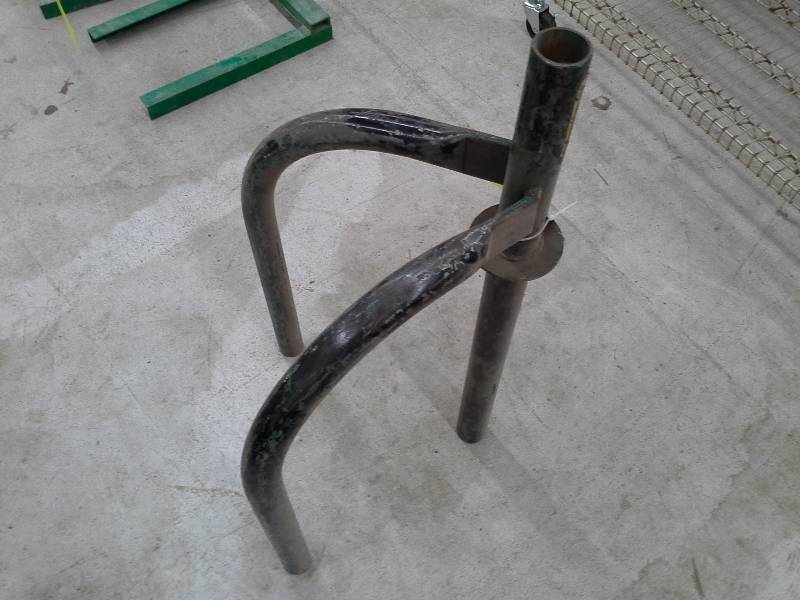 lot 8 image: Greenlee 699 Rope Reel Stand