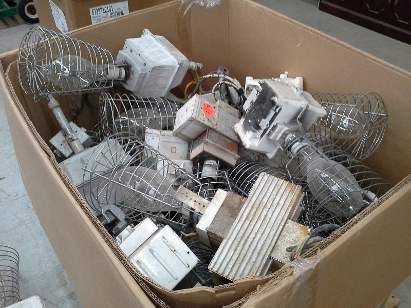 lot 25 image: Temporary Job Site Lighting (About 26 Units)