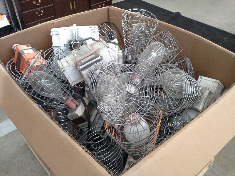 lot 26 image: Temporary Job Site Lighting (About 23 Units)