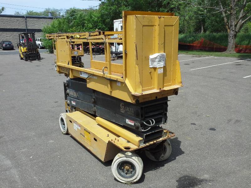 lot 3 image: Grove North America SM2633BE Scissor Lift