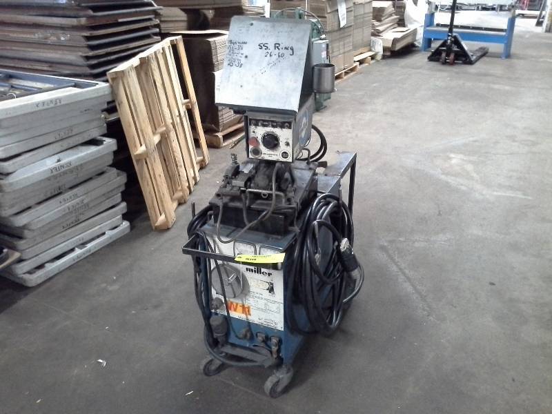 lot 31 image: Miller CP-200 Welder