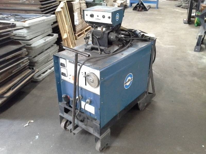 lot 32 image: Miller Millermatic S-52E Welder