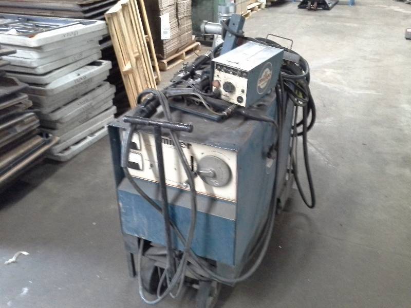 lot 33 image: Miller Welder - Model CP-250TS