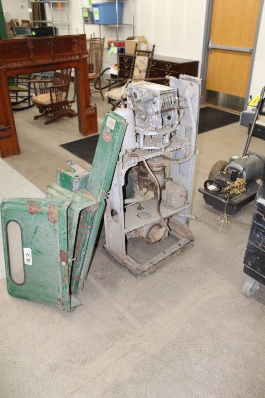 lot 5 image: Wayne Gas Pump
