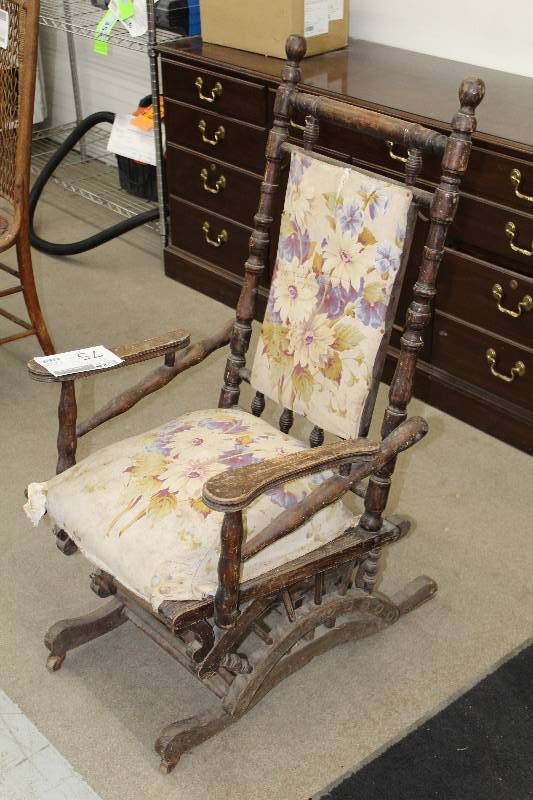 lot 75 image: Rocking Chair w Seat & Back Pads