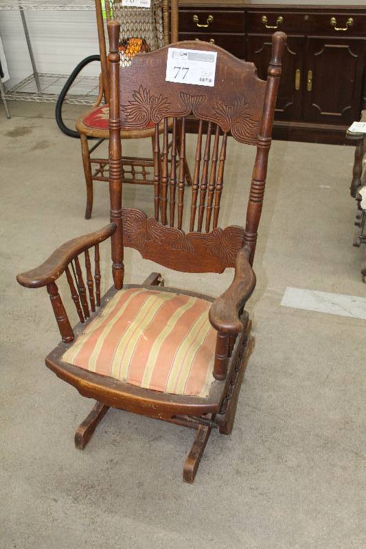 lot 77 image: Rocking Chair w Seat Pad