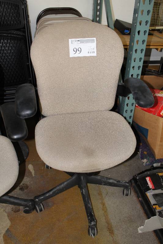 lot 99 image: Rolling Office Chair