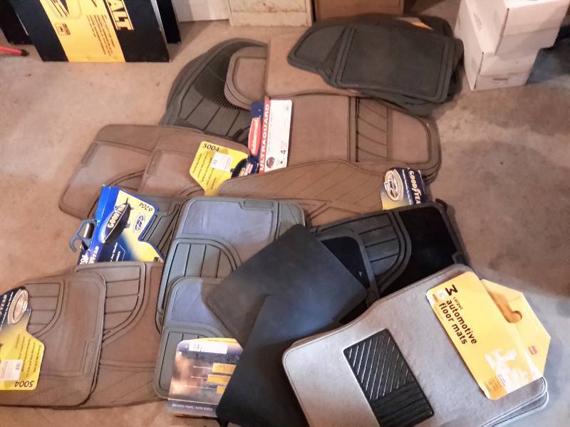 lot 49 image: Huge lot of HIGH QUALITY and Medium Quality CarTruck Floor mats..