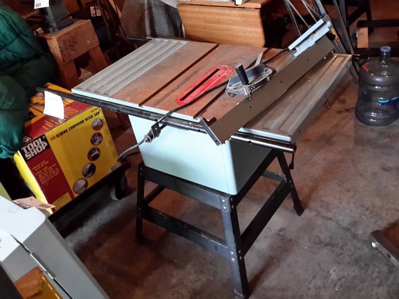 lot 80 image: DELTA 10 in Table Saw with stand