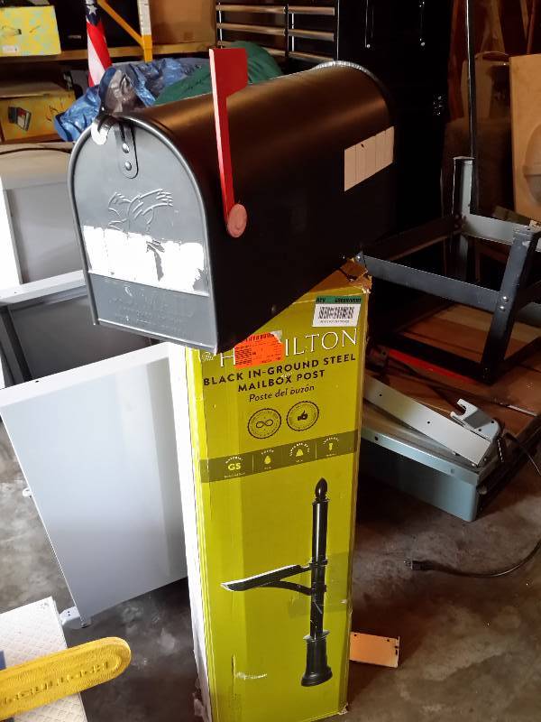 lot 93 image: Mailbox post and mailbox