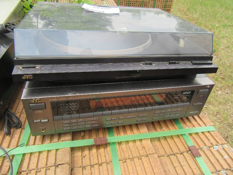 lot 199 image: JVC Receiver and Turn Table.. Untested