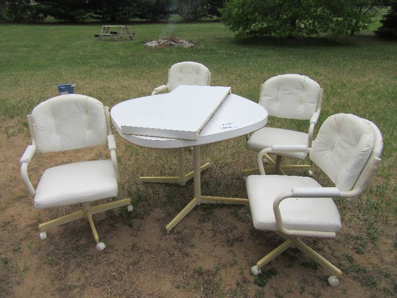 lot 205 image: Square with 18 in leaf  Table with 4 Chairs.. White
