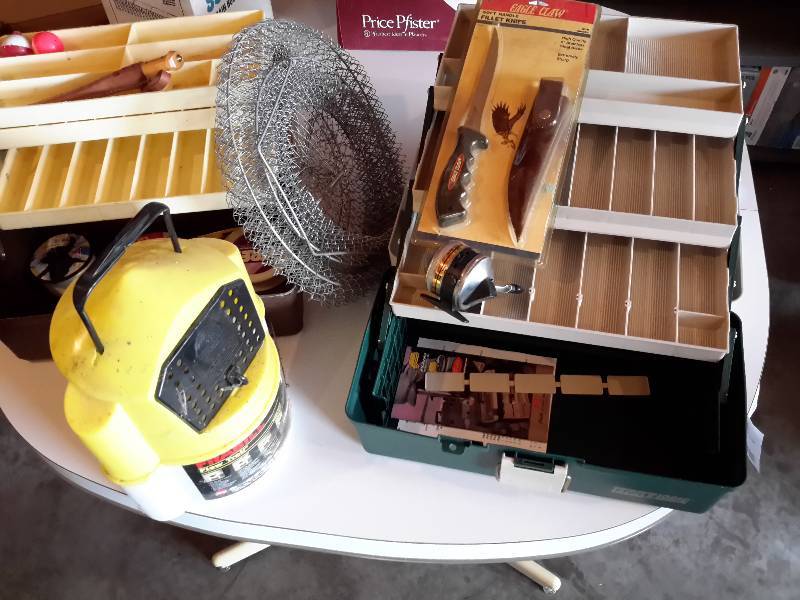 lot 153 image: 2 fishing tackle boxes, minnow bucket and filet knives
