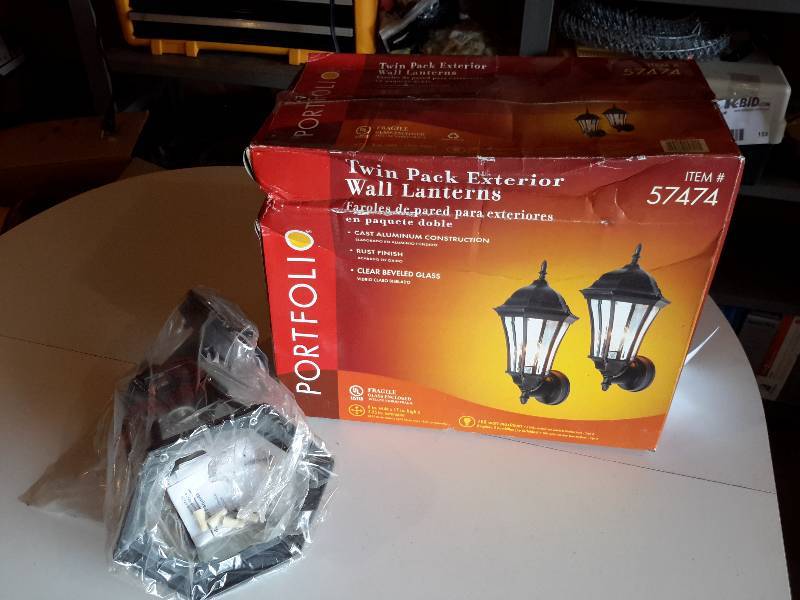 lot 161 image: 1, twin pack of pinneapple sconse lights and a separate globe