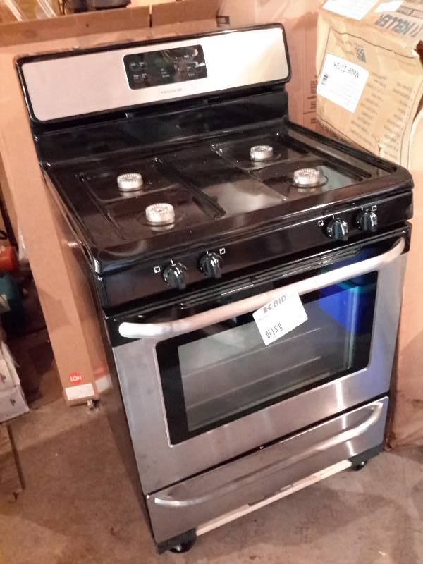 lot 10 image: Frigidaire Gas Free Standing stove.. Stainless and Black