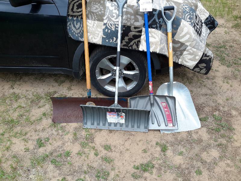 lot 229 image: Lot of Shovels as pictured