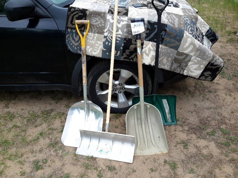 lot 230 image: Lot of Shovels as pictured