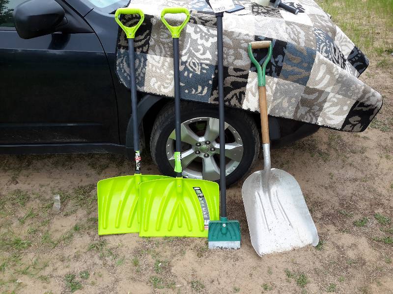 lot 231 image: Lot of Shovels as pictured