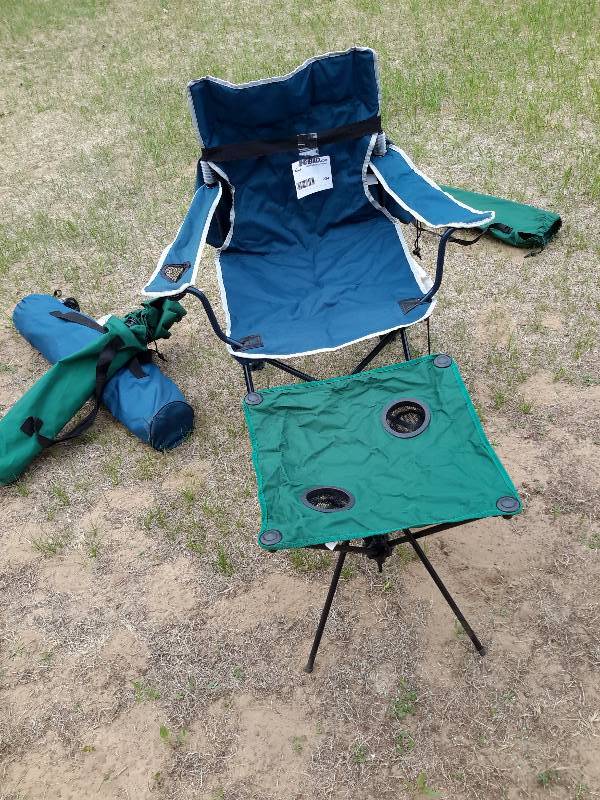 lot 234 image: 2 metal and canvas folding chairs with folding ottoman