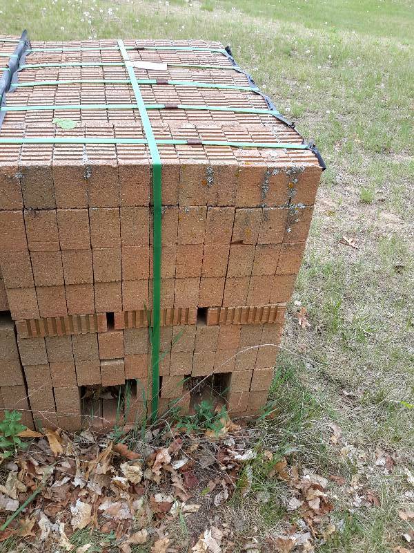 lot 3 image: 500 Brick.. Light colored brown, 3 finished sides