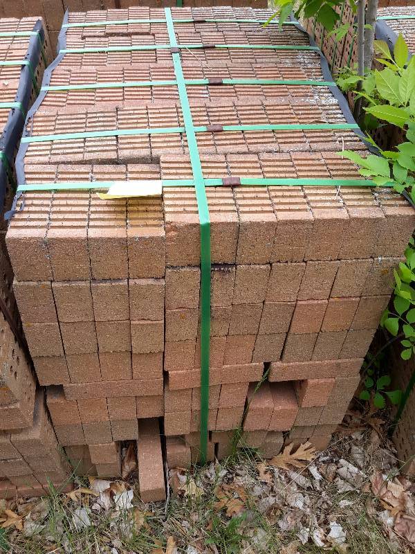 lot 7B image: 500 Brick.. Light colored brown, 3 finished sides