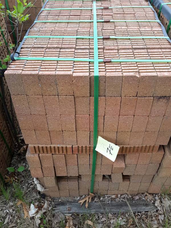 lot 7E image: 500 Brick.. Light colored brown, 3 finished sides