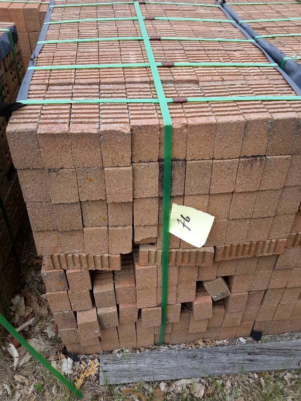 lot 7G image: 500 Brick.. Light colored brown, 3 finished sides