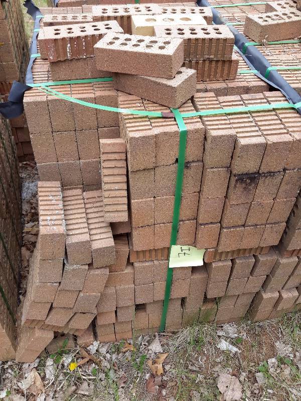 lot 7I image: 500 Brick.. Light colored brown, 3 finished sides
