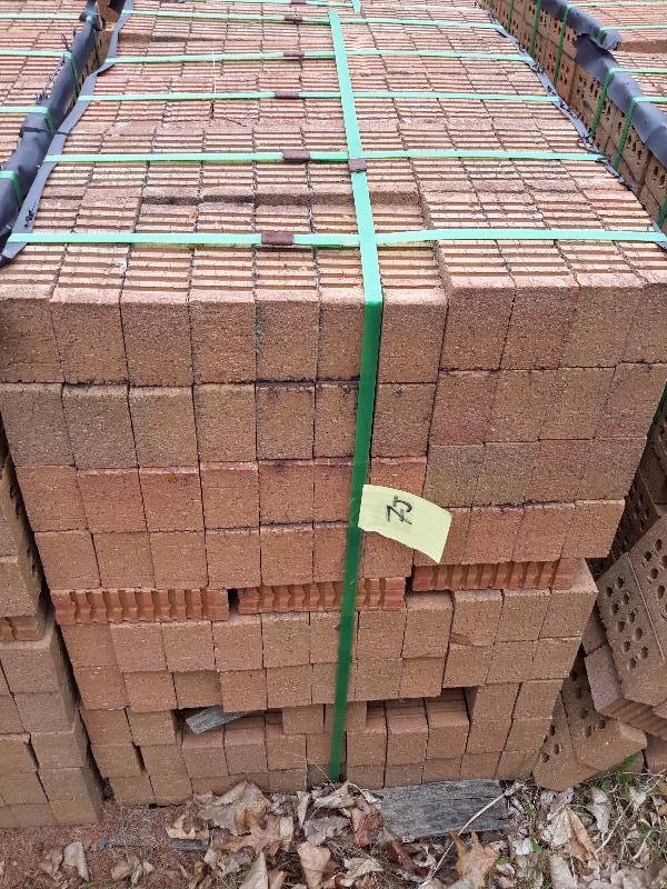 lot 7J image: 500 Brick.. Light colored brown, 3 finished sides