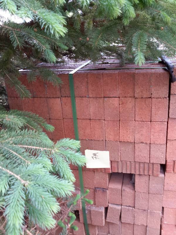 lot 7M image: 500 Brick.. Light colored brown, 3 finished sides