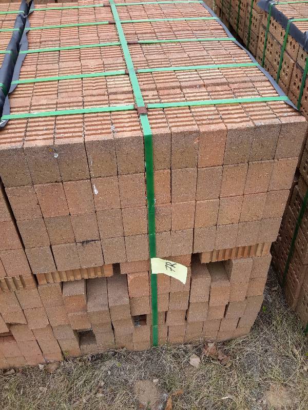 lot 7R image: 500 Brick.. Light colored brown, 3 finished sides