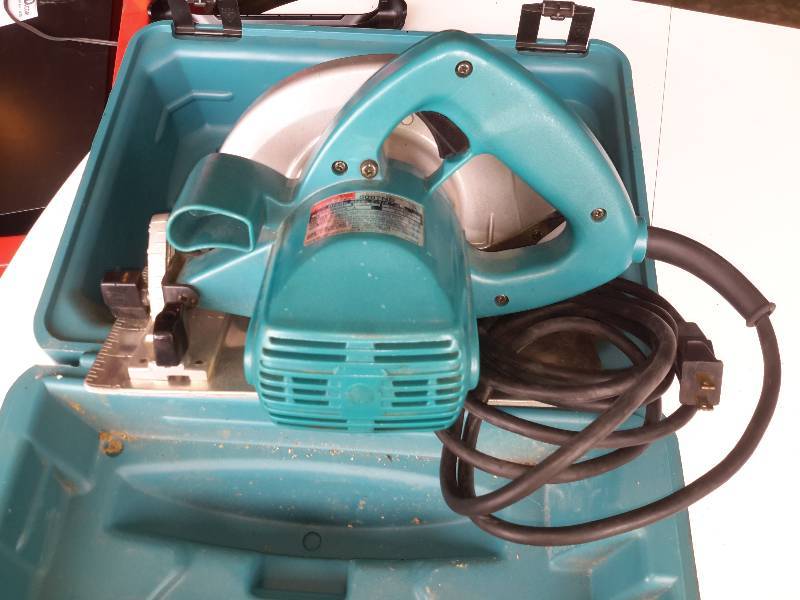 lot 192 image: Makita, 7 14 in Power Saw.. Tested and works
