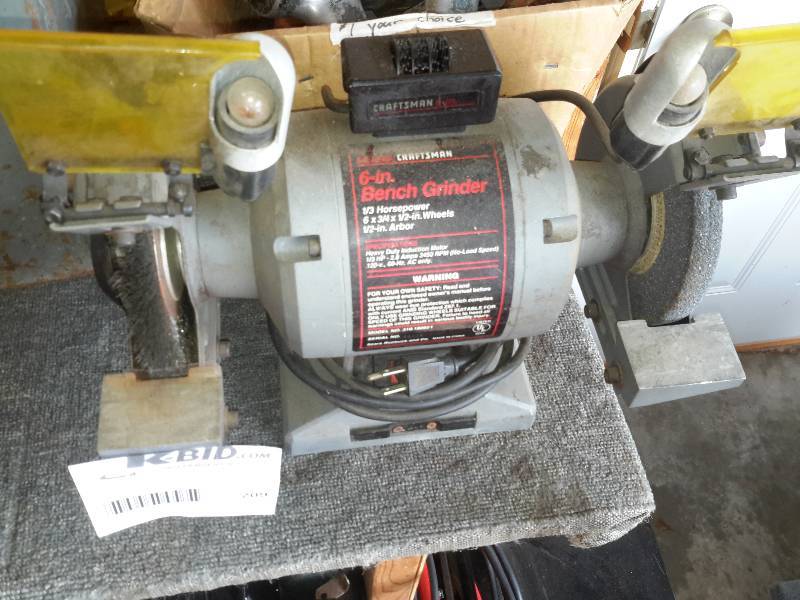lot 209 image: CRAFTSMAN, 6 in Bench Grinder.. Has lights.. Excellent shape