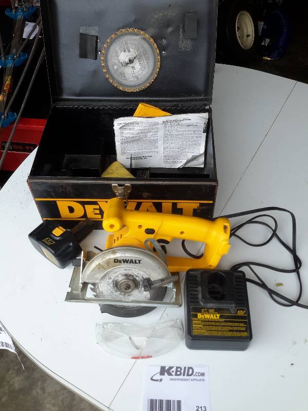 lot 213 image: DEWALT, DW935, 14.4 V Cordless Trim Saw