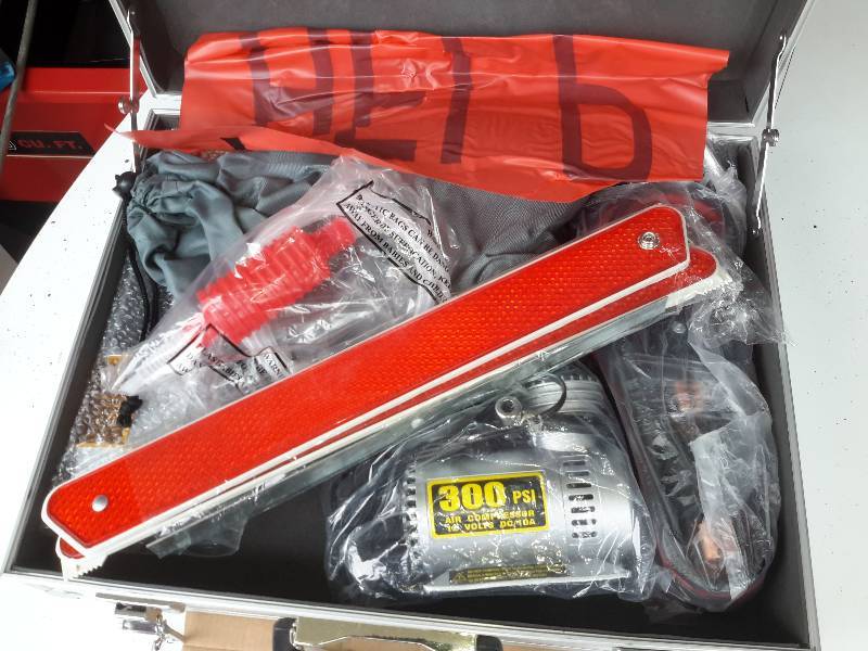 lot 221 image: Deluxe 60 piece tool Set.. Good for the Car