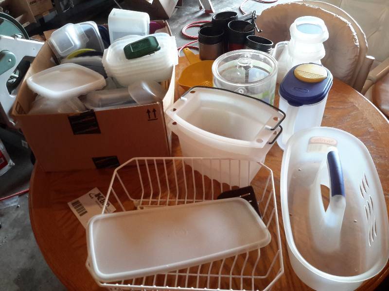lot 226 image: Misc Kitchen Items.. Storage Containers.. See closeups